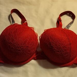 36 D Victoria's Secret Very Sexy Pushup Bra